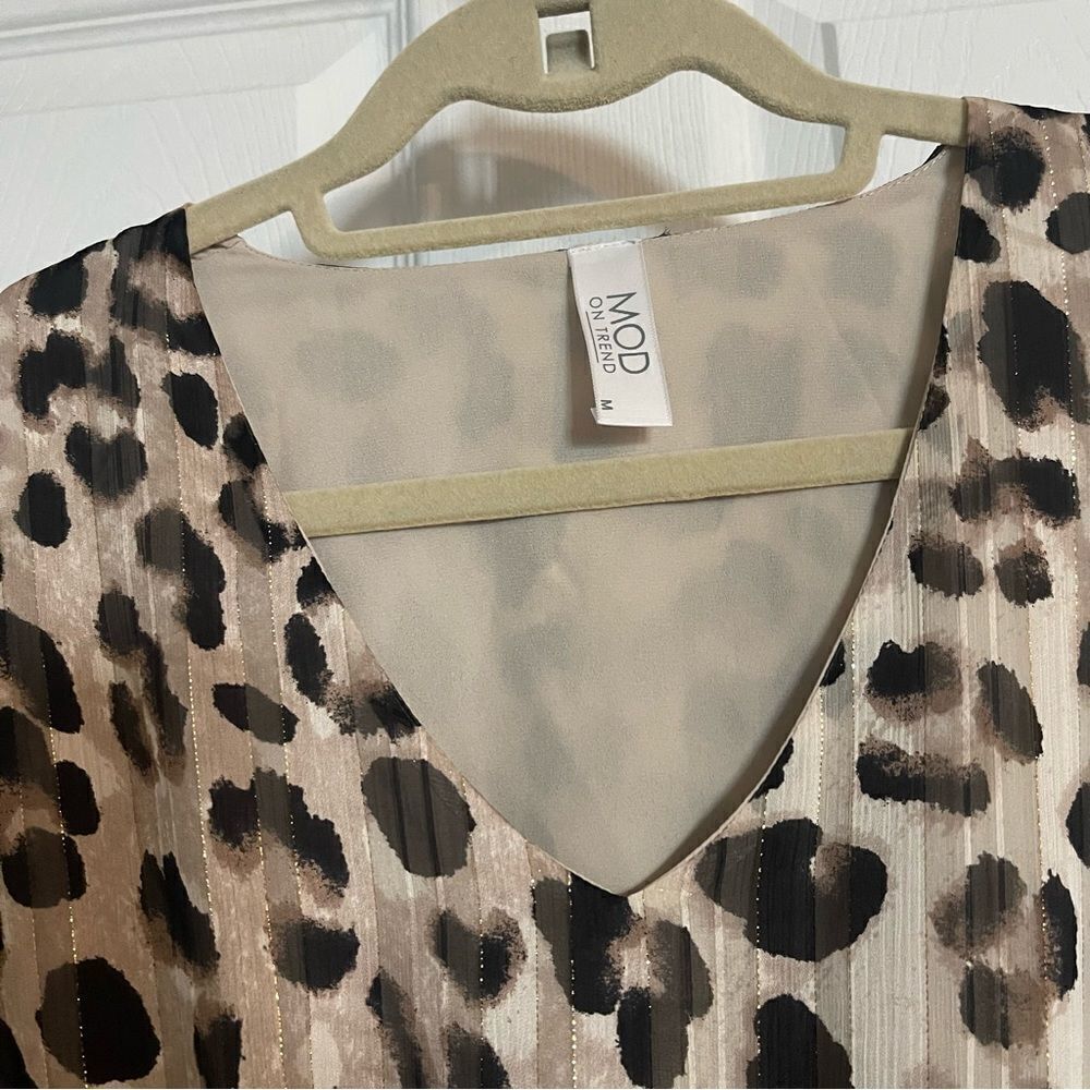 Mod on trend leopard flowy dress - Picture 3 of 5